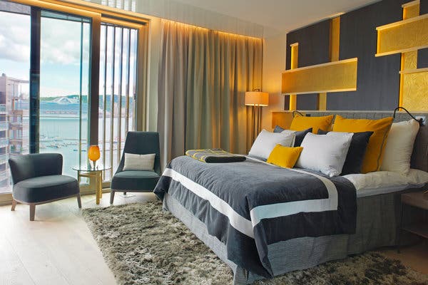 2SUB19CHECKIN1-articleLarge